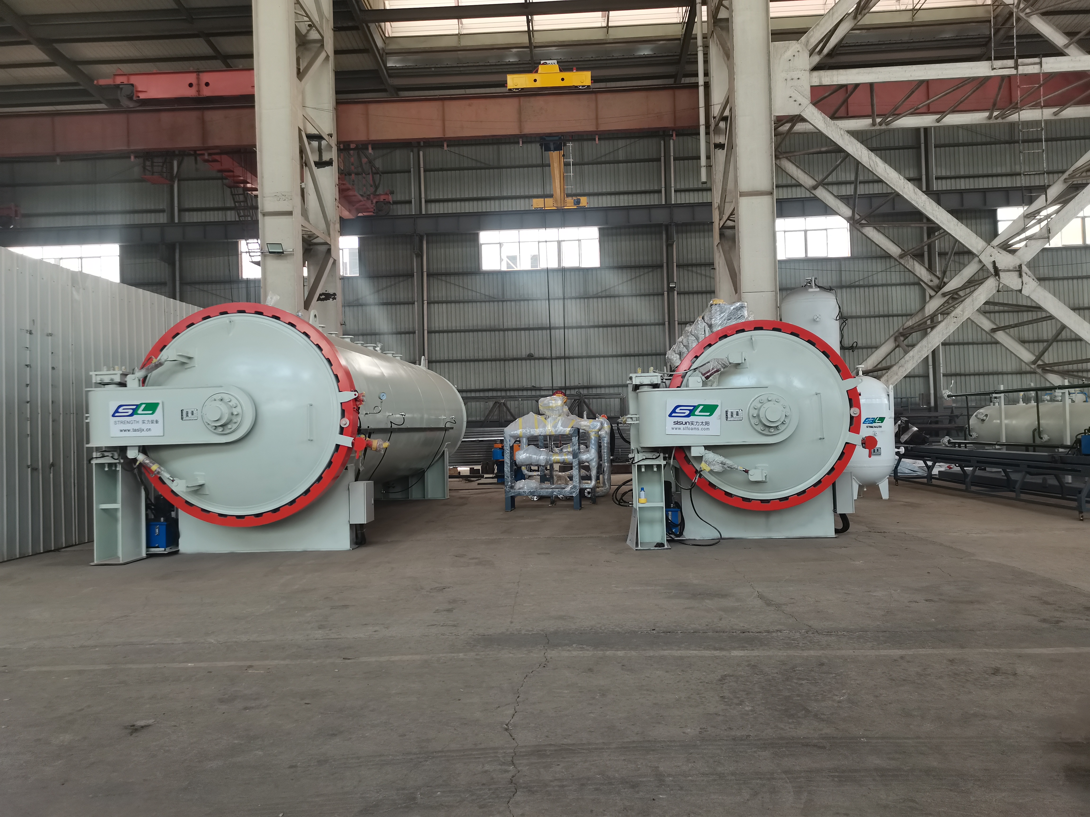 DN2000、DN2400兩臺新材料熱壓罐發(fā)往江蘇